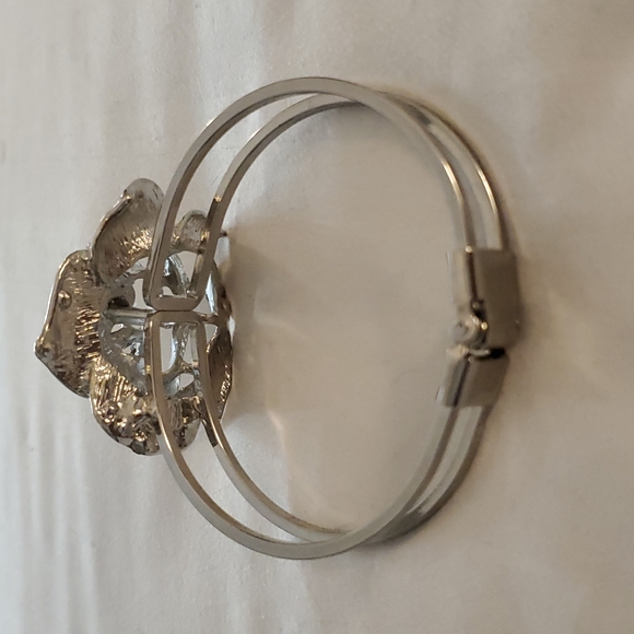 Flower Bracelet - Picture 3 of 7